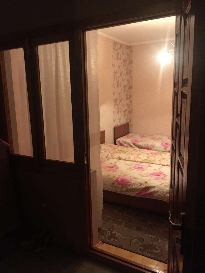 Homestay On Akademika Sakharova Сухуми Екстериор снимка