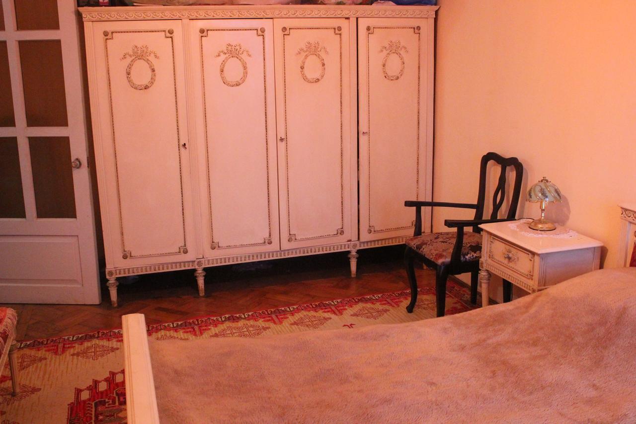 Homestay On Akademika Sakharova Сухуми Екстериор снимка